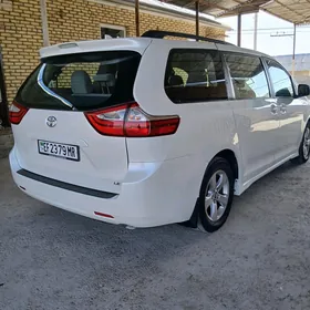 Toyota Sienna 2019