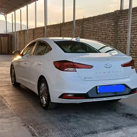 Hyundai Elantra 2019