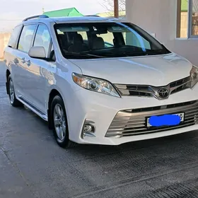 Toyota Sienna 2018