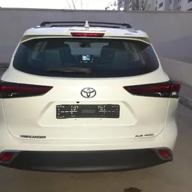 Toyota Highlander 2021