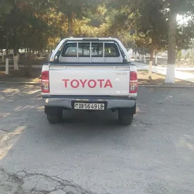 Toyota Hilux 2013