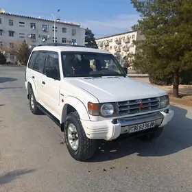 Mitsubishi Montero 1995