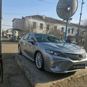 Toyota Camry 2019