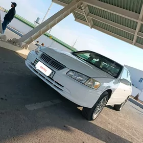 Toyota Camry 2000