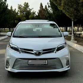 Toyota Sienna 2019