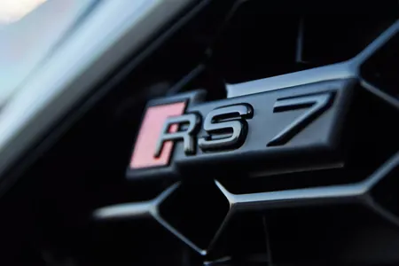 Audi RS7 modeliniň 800 at güýjüne çenli kuwwaty bolan täze neslini hödürlemäge taýýarlanýar