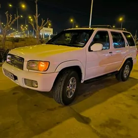 Nissan Pathfinder 2000