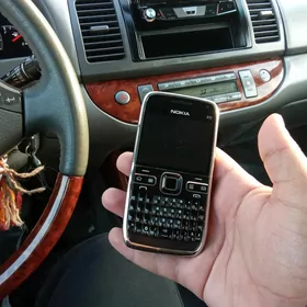 Nokia E72