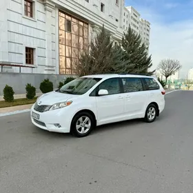 Toyota Sienna 2016