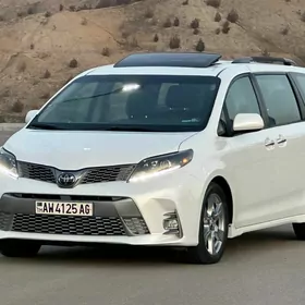 Toyota Sienna 2019