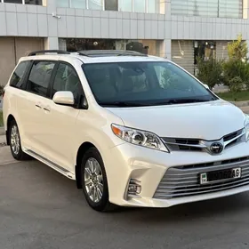 Toyota Sienna 2020