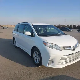 Toyota Sienna 2019