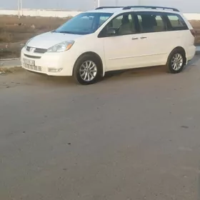 Toyota Sienna 2004