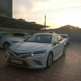 Toyota Camry 2021