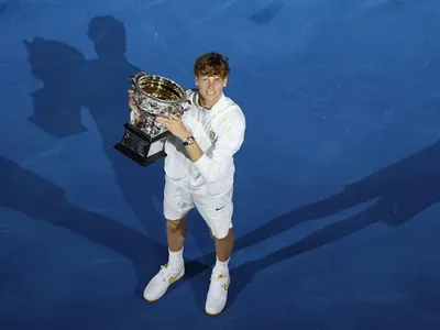 Sinner finalda Zwerewi utup, Australian Open-iň ýeňijisi boldy