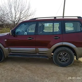 Mitsubishi Montero 2002