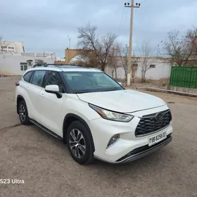 Toyota Highlander 2021