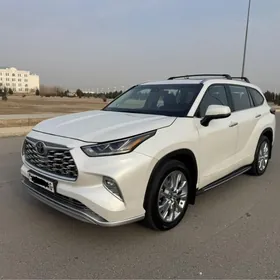 Toyota Highlander 2021