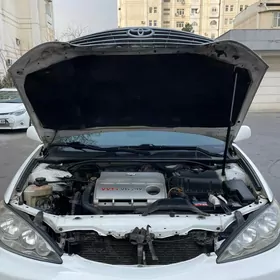 Toyota Camry 2004