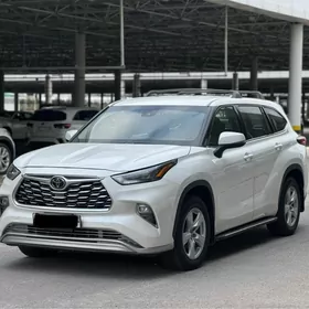 Toyota Highlander 2021