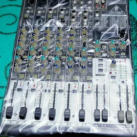 Behringer 12/04 fult