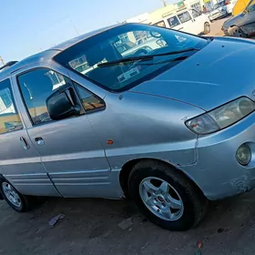 Hyundai H-1 2000