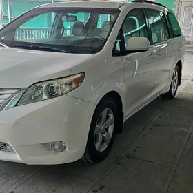 Toyota Sienna 2010