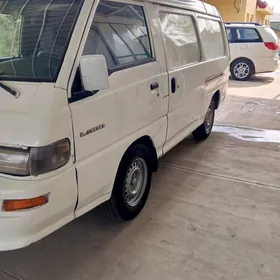 Toyota Hiace 2004