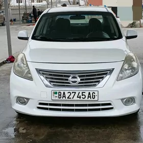 Nissan Versa 2013