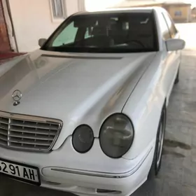 Mercedes-Benz W212 2000