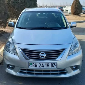 Nissan Versa 2012