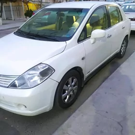 Nissan Tiida 2005