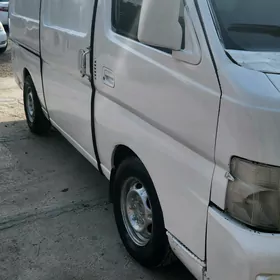 Nissan Urvan 2004