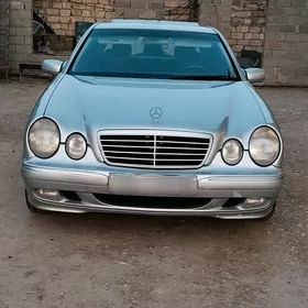 Mercedes-Benz E320 2001