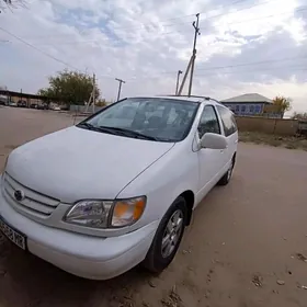 Toyota Sienna 1998