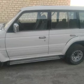 Mitsubishi Pajero 1995