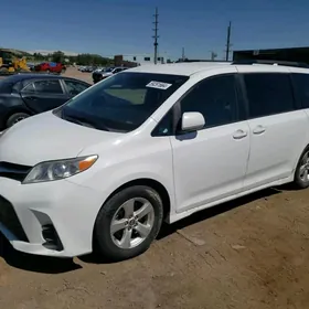 Toyota Sienna 2019