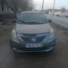 Nissan Versa 2012