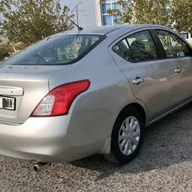 Nissan Versa 2012