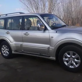 Mitsubishi Pajero 2005