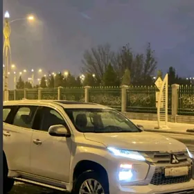 Mitsubishi Pajero 2020