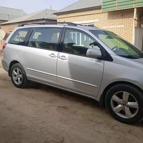 Toyota Sienna 2004