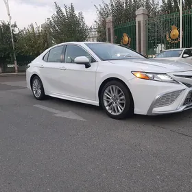 Toyota Camry 2021