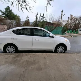 Nissan Versa 2011