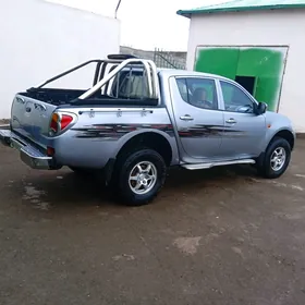 Mitsubishi L200 2008