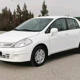 Nissan Tiida 2011