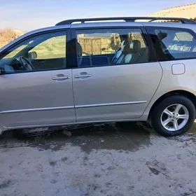 Toyota Sienna 2004