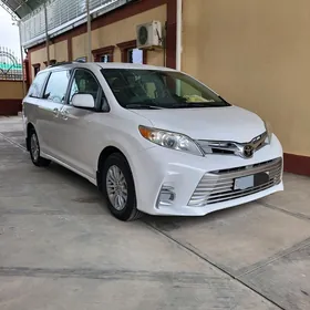 Toyota Sienna 2019