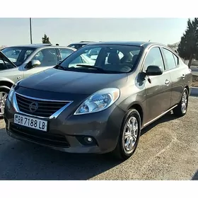 Nissan Versa 2012