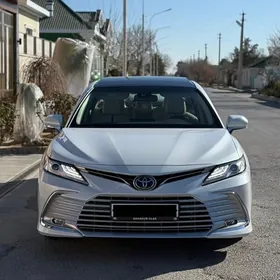 Toyota Camry 2021